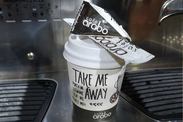 café arabo para llevar